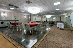 Red Roof Plus+ Newark - Carteret