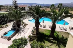 Leonidas Hotel & Studios