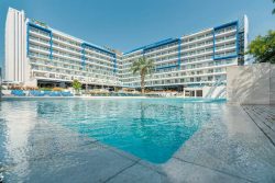 L'Azure Hotel