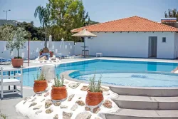 Tinas Plus Hotel