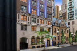 Cass - A Holiday Inn Express at Magnificent Mile