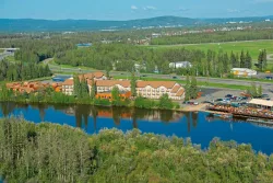 Pike's Waterfront Lodge