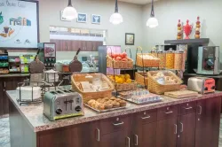 Ramada by Wyndham Drumheller Hotel & Suites