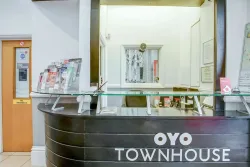 OYO Townhouse New England Victoria