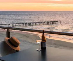 Oaks Glenelg Plaza Pier Suites