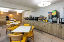 Days Inn & Suites by Wyndham Duluth by the Mall