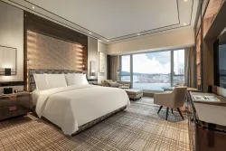 Four Seasons Hotel Hong Kong