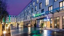 Holiday Inn Express Munich East - inklusive NFL Munich Ticket