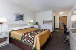Super 8 by Wyndham Taber AB