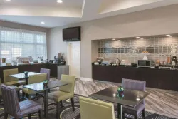 La Quinta Inn & Suites by Wyndham Orlando Airport North
