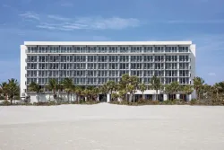 Cirque St. Armands Beachside
