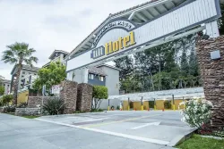 Tilt Hotel Universal/Hollywood, Ascend Hotel Collection