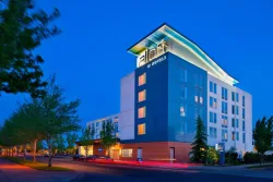 Aloft by Marriott Portland Airport at Cascade Station