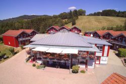Dini Chance GmbH, DEUTSCHLAND, 4 bis 8 Tage Entspannung im Village Hotel 