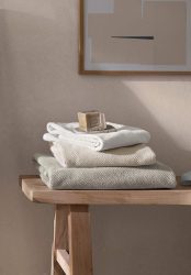 hessnatur Frottier-Handtuch mit Struktur aus Bio-Baumwolle - beige Grösse30x50 cm