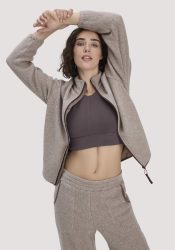 hessnatur Loungewear Fleece Jacke Relaxed ACTIVE LIGHT aus Bio-Baumwolle - beige GrösseM