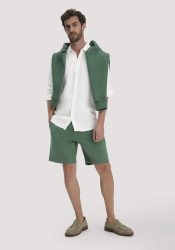 hessnatur Herren Sweat Shorts TRIAS Relaxed BETTER RECYCLING aus Bio-Baumwolle - grün GrösseL
