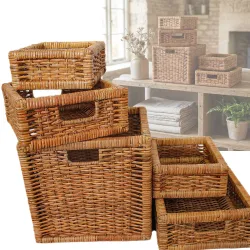 5 Rattan-Körbe, verschiedene Grössen, teils Tragegriffe, eckig, honig