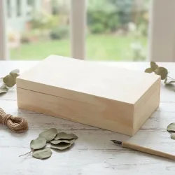 Box aus Holz mit Deckel, natur, 22 x 12 x 5,5 cm