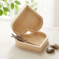 Holz-Box Herz mit Magnetverschluss, Herzdose, natur, ca. 15 x 15 x 4 cm