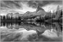 image LAND Bild mit Rahmen Spiegelnde Berge im Sonnenaufgang  | Schubiger Möbel