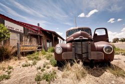 image LAND Alubild Oldtimer in Der Wüste  | Schubiger Möbel