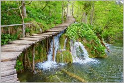 image LAND Bild mit Rahmen Kleiner Wasserfall im Wald 3  | Schubiger Möbel