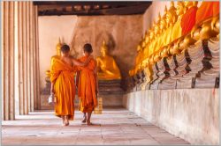 image LAND Bild mit Rahmen Buddhistische Mönche  | Schubiger Möbel