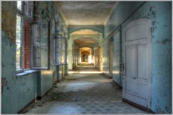 image LAND Bild mit Rahmen Lost Place Flur 1  | Schubiger Möbel