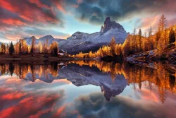 image LAND Acrylglasbild Spiegelnde Berge im Sonnenaufgang  | Schubiger Möbel