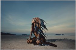 image LAND Bild mit Rahmen Indianerin  | Schubiger Möbel