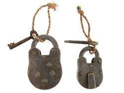 Decofinder Eisenschloss Metall H: 11 cm  | Schubiger Möbel
