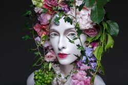 image LAND Alubild Schönheit mit Blumen  | Schubiger Möbel