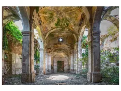 image LAND Digitaldruck auf Glas Verlassener Flur 2  | Schubiger Möbel