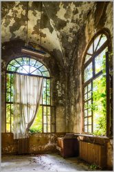 image LAND Bild mit Rahmen Raum in Verlassener Villa  | Schubiger Möbel