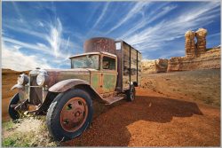 image LAND Bild mit Rahmen Oldtimer in Der Wüste  | Schubiger Möbel