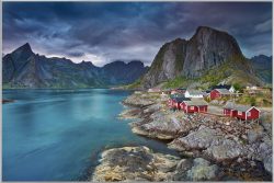 image LAND Bild mit Rahmen Skandinavisches Dorf am Fjord 1  | Schubiger Möbel