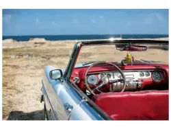 image LAND Digitaldruck auf Acrylglas Oldtimer am Strand  | Schubiger Möbel
