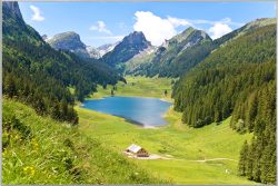image LAND Bild mit Rahmen See im Tal Zwischen Den Bergen  | Schubiger Möbel