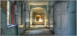 image LAND Bild mit Rahmen Lost Place Flur 1  | Schubiger Möbel