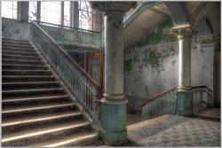image LAND Bild mit Rahmen Lost Place Treppenhaus 1  | Schubiger Möbel