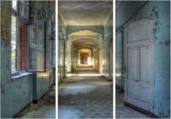 image LAND Bild mit Rahmen Lost Place Flur 1  | Schubiger Möbel