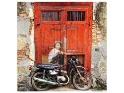 image LAND Digitaldruck auf Glas Street Art mit Moped  | Schubiger Möbel