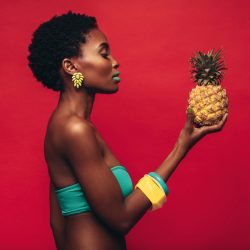 image LAND Alubild Schönheit mit Ananas  | Schubiger Möbel
