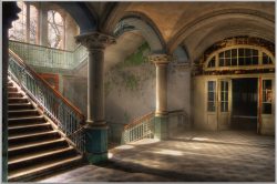 image LAND Bild mit Rahmen Lost Place Treppenhaus  | Schubiger Möbel