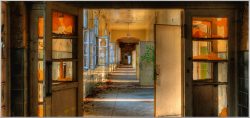 image LAND Bild mit Rahmen Lost Place Flur 3  | Schubiger Möbel