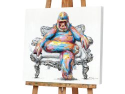 image LAND Bild Bunter Gorilla im Sessel 2  | Schubiger Möbel