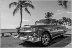 image LAND Bild mit Rahmen Oldtimer Auf Kuba  | Schubiger Möbel