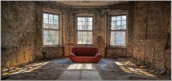 image LAND Bild mit Rahmen Rotes Sofa  | Schubiger Möbel