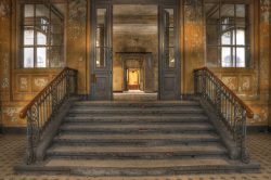 image LAND Alubild Lost Place Treppe 3  | Schubiger Möbel